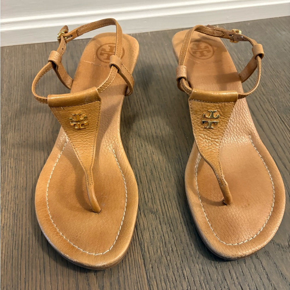 Tory Burch Tan Leather Thong Sandals with Gold Logo